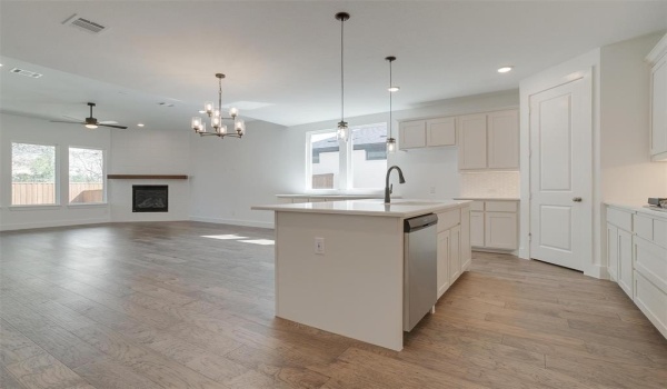 137 Paxton Circle, Arlington, TX 76013, 4 Bedrooms Bedrooms, ,3 BathroomsBathrooms,Residential,For Sale,137 Paxton Circle,20783172
