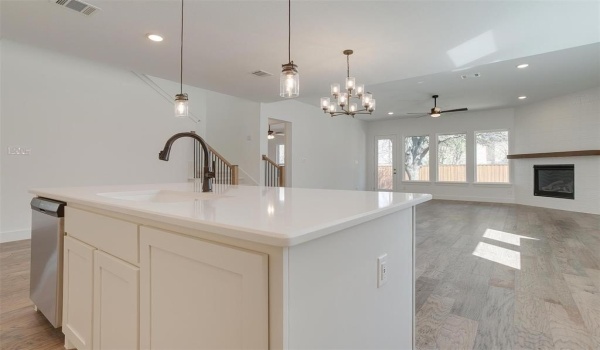137 Paxton Circle, Arlington, TX 76013, 4 Bedrooms Bedrooms, ,3 BathroomsBathrooms,Residential,For Sale,137 Paxton Circle,20783172