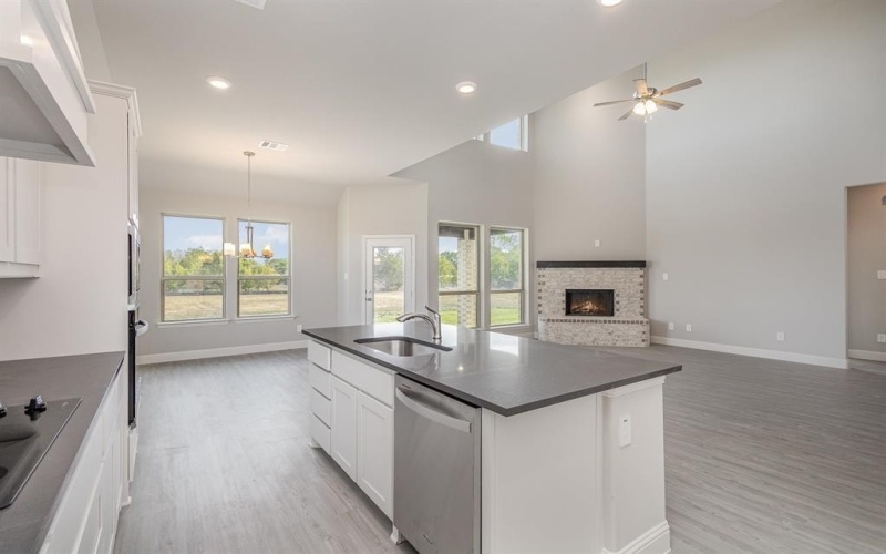 180 Crystal Lake Lane, Red Oak, TX 75154, 4 Habitaciones Habitaciones , ,3 BañosBaños,Residential,En Venta,180 Crystal Lake Lane,20777076