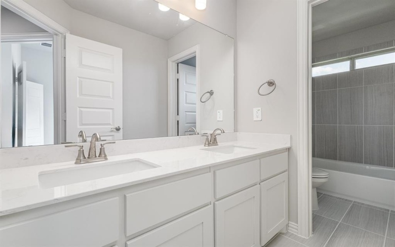 180 Crystal Lake Lane, Red Oak, TX 75154, 4 Habitaciones Habitaciones , ,3 BañosBaños,Residential,En Venta,180 Crystal Lake Lane,20777076