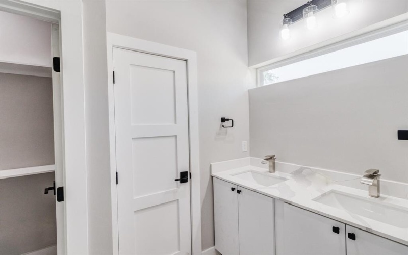 5810 Hudson Street, Dallas, TX 75206, 2 Bedrooms Bedrooms, ,2 BathroomsBathrooms,Residential Multi Family,For Sale,5810 Hudson Street,20777299