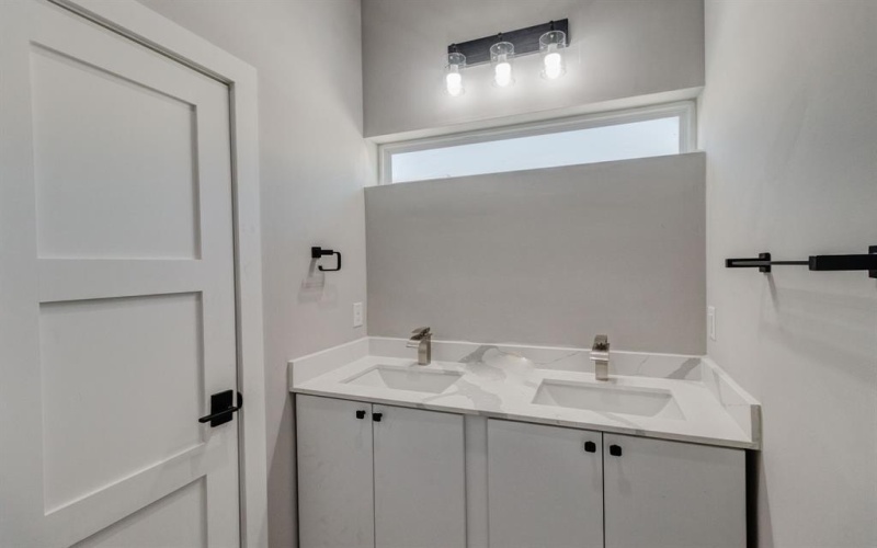 5810 Hudson Street, Dallas, TX 75206, 2 Bedrooms Bedrooms, ,2 BathroomsBathrooms,Residential Multi Family,For Sale,5810 Hudson Street,20777299