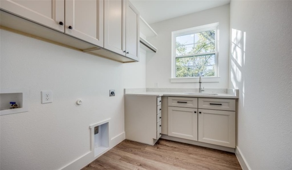 430 W Munson Street, Denison, TX 75020, 3 Bedrooms Bedrooms, ,2 BathroomsBathrooms,Residential,For Sale,430 W Munson Street,20777409
