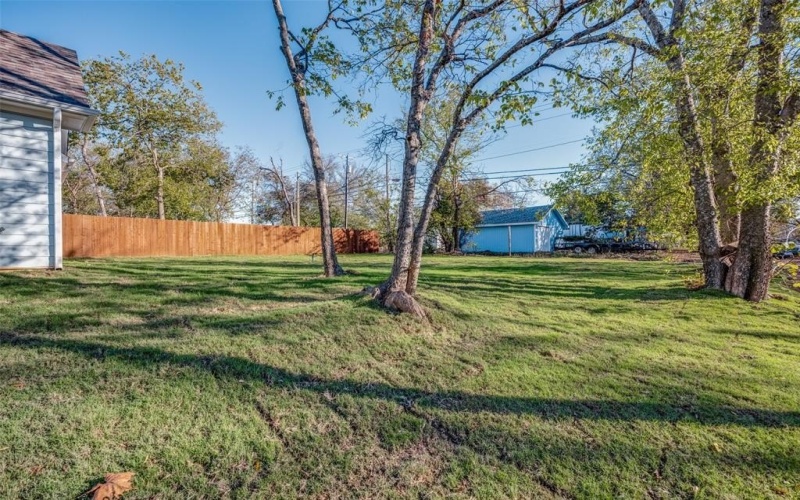 430 W Munson Street, Denison, TX 75020, 3 Bedrooms Bedrooms, ,2 BathroomsBathrooms,Residential,For Sale,430 W Munson Street,20777409