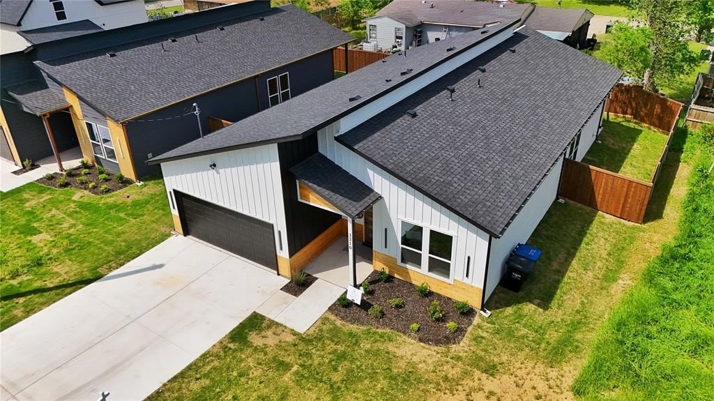 3210 Houston Street, Greenville, TX 75401, 4 Bedrooms Bedrooms, ,2 BathroomsBathrooms,Residential,For Sale,3210 Houston Street,20777878