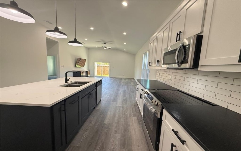 3210 Houston Street, Greenville, TX 75401, 4 Bedrooms Bedrooms, ,2 BathroomsBathrooms,Residential,For Sale,3210 Houston Street,20777878