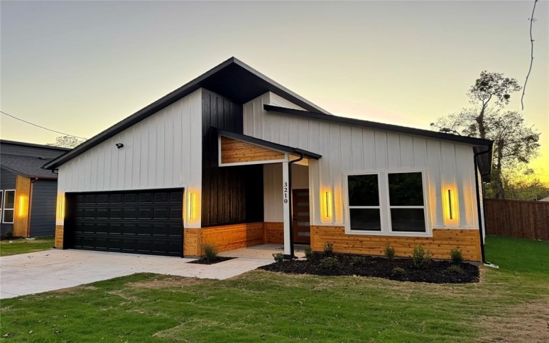 3210 Houston Street, Greenville, TX 75401, 4 Bedrooms Bedrooms, ,2 BathroomsBathrooms,Residential,For Sale,3210 Houston Street,20777878
