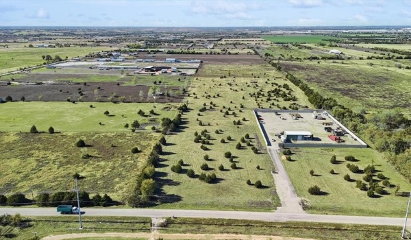 1305 Vetch Road, Ferris, TX 75125, ,Commercial Sale,En Venta,1305 Vetch Road,20784355