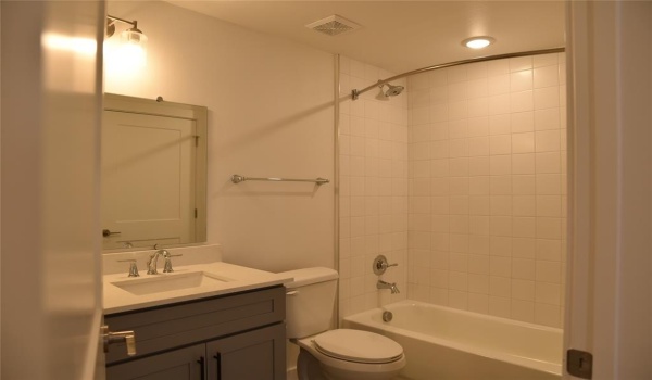 7370 Rural Avenue, Dallas, TX 75235, 1 Bedroom Bedrooms, ,1 BathroomBathrooms,Residential Lease,For Rent,7370 Rural Avenue,20784393