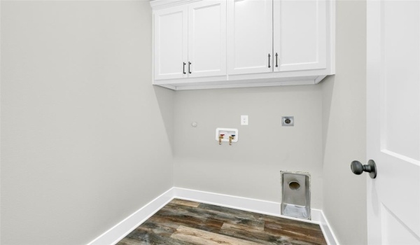 1807 Boxwood Drive, Sherman, TX 75092, 3 Bedrooms Bedrooms, ,2 BathroomsBathrooms,Residential,For Sale,1807 Boxwood Drive,20785267