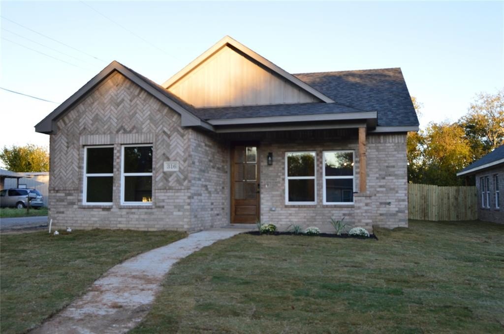 316 Elmo Street, Cleburne, TX 76031, 3 Bedrooms Bedrooms, ,2 BathroomsBathrooms,Residential,For Sale,316 Elmo Street,20779245
