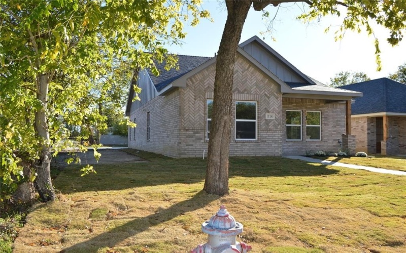 316 Elmo Street, Cleburne, TX 76031, 3 Bedrooms Bedrooms, ,2 BathroomsBathrooms,Residential,For Sale,316 Elmo Street,20779245