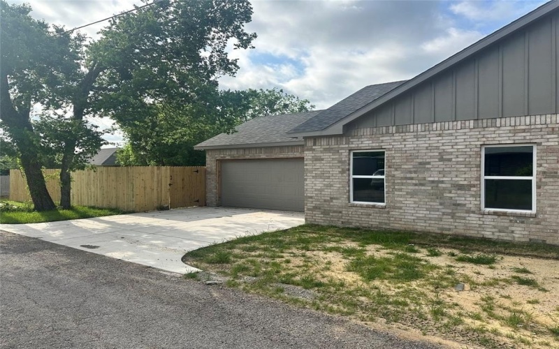 316 Elmo Street, Cleburne, TX 76031, 3 Bedrooms Bedrooms, ,2 BathroomsBathrooms,Residential,For Sale,316 Elmo Street,20779245