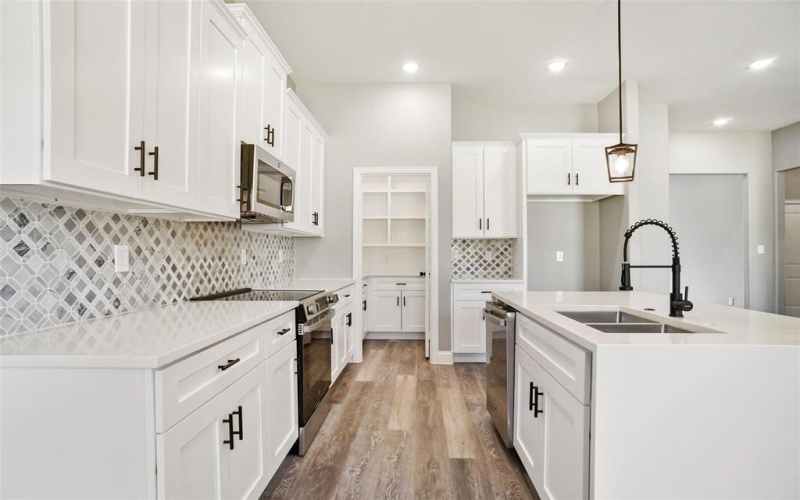 4913 Wichita Street, Granbury, TX 76048, 3 Bedrooms Bedrooms, ,2 BathroomsBathrooms,Residential,For Sale,4913 Wichita Street,20779689