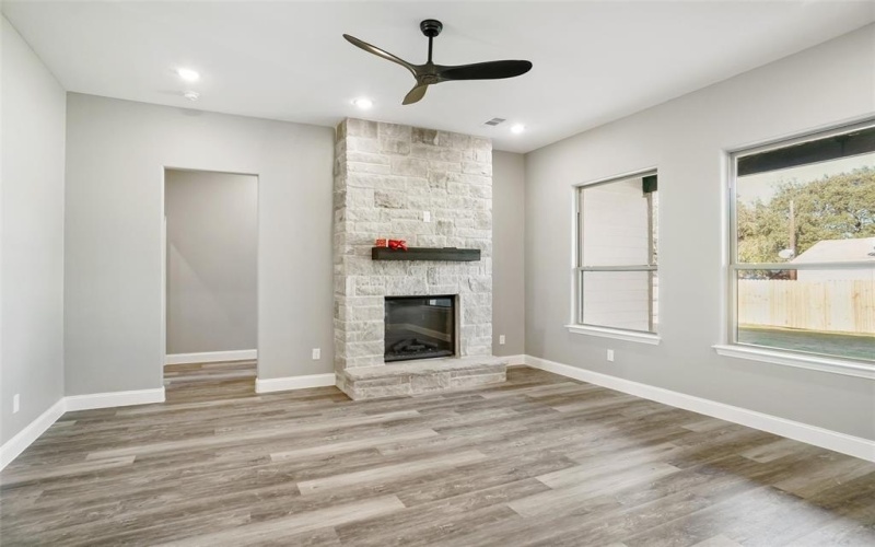 4913 Wichita Street, Granbury, TX 76048, 3 Bedrooms Bedrooms, ,2 BathroomsBathrooms,Residential,For Sale,4913 Wichita Street,20779689