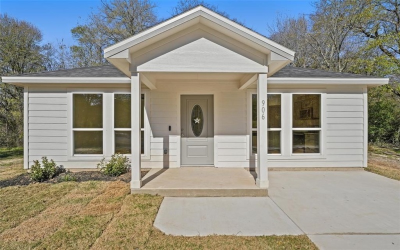 906 Benton Street, Bonham, TX 75418, 3 Bedrooms Bedrooms, ,2 BathroomsBathrooms,Residential,For Sale,906 Benton Street,20786999