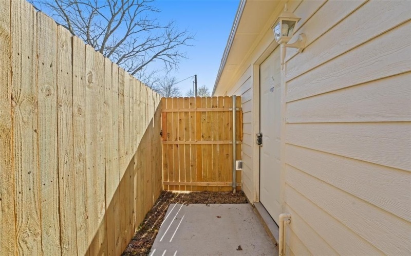 906 Benton Street, Bonham, TX 75418, 3 Bedrooms Bedrooms, ,2 BathroomsBathrooms,Residential,For Sale,906 Benton Street,20786999