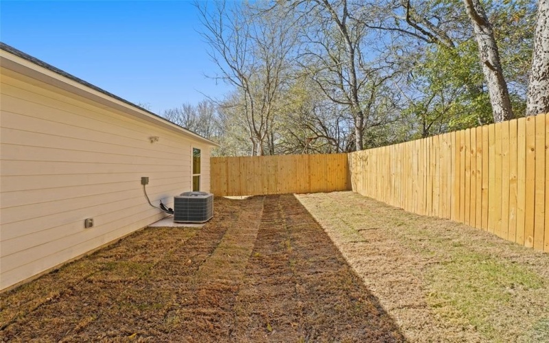 906 Benton Street, Bonham, TX 75418, 3 Bedrooms Bedrooms, ,2 BathroomsBathrooms,Residential,For Sale,906 Benton Street,20786999