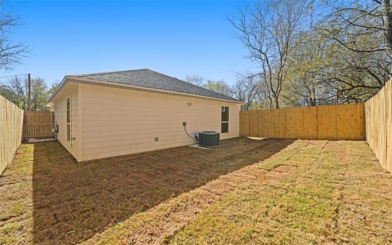 906 Benton Street, Bonham, TX 75418, 3 Bedrooms Bedrooms, ,2 BathroomsBathrooms,Residential,For Sale,906 Benton Street,20786999