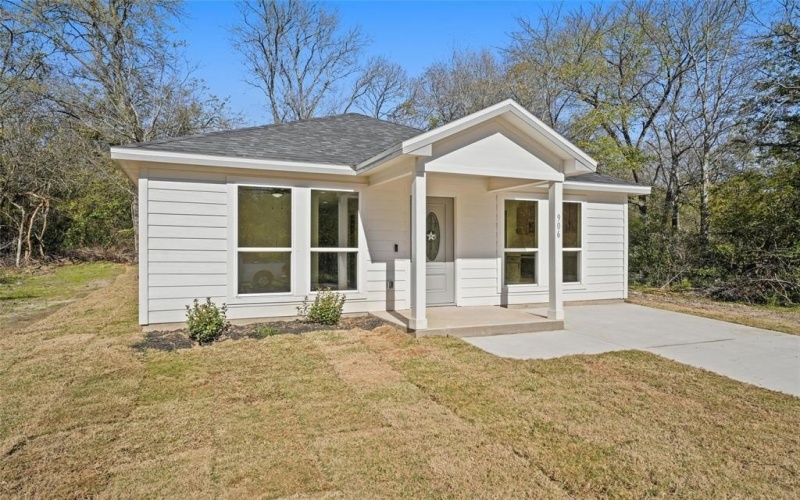 906 Benton Street, Bonham, TX 75418, 3 Bedrooms Bedrooms, ,2 BathroomsBathrooms,Residential,For Sale,906 Benton Street,20786999