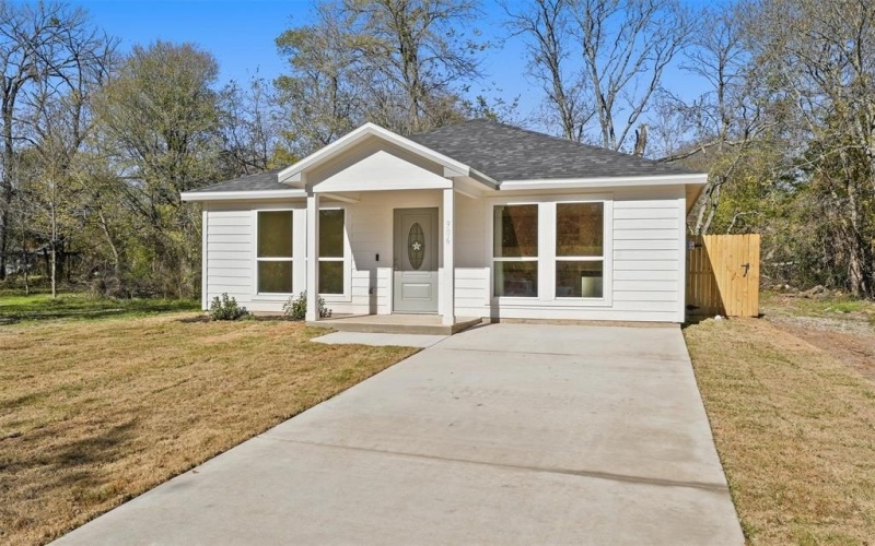 906 Benton Street, Bonham, TX 75418, 3 Bedrooms Bedrooms, ,2 BathroomsBathrooms,Residential,For Sale,906 Benton Street,20786999