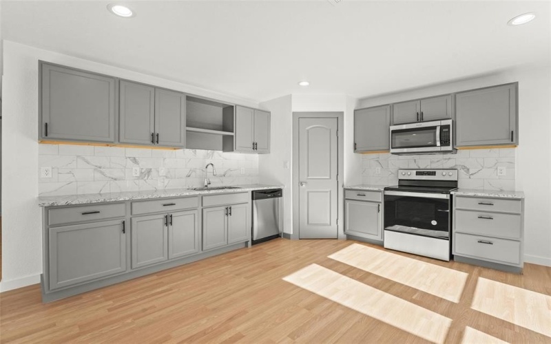 906 Benton Street, Bonham, TX 75418, 3 Bedrooms Bedrooms, ,2 BathroomsBathrooms,Residential,For Sale,906 Benton Street,20786999
