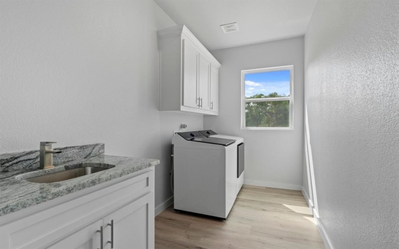 703 1/2 N Elm Street, Kemp, TX 75143, 4 Bedrooms Bedrooms, ,2 BathroomsBathrooms,Residential,For Sale,703 1/2 N Elm Street,20788003