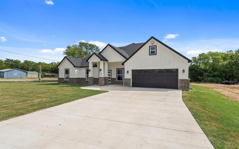 703 1/2 N Elm Street, Kemp, TX 75143, 4 Bedrooms Bedrooms, ,2 BathroomsBathrooms,Residential,For Sale,703 1/2 N Elm Street,20788003