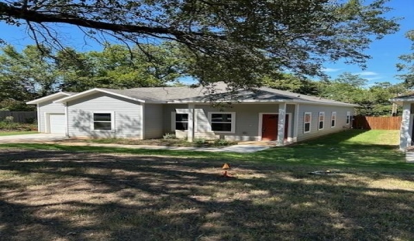 1119 W Johnson Street, Denison, TX 75020, 3 Bedrooms Bedrooms, ,2 BathroomsBathrooms,Residential,For Sale,1119 W Johnson Street,20788309