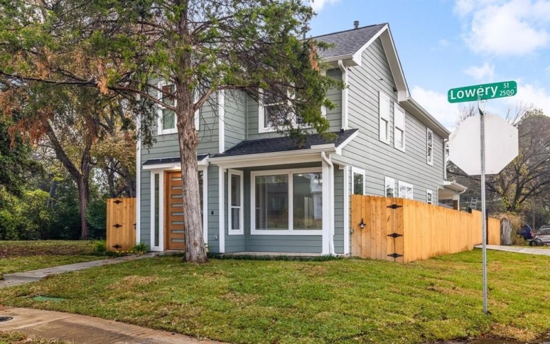 2500 LOWERY Street, Dallas, TX 75215, 3 Habitaciones Habitaciones , ,2 BañosBaños,Residential,En Venta,2500 LOWERY Street,20793069