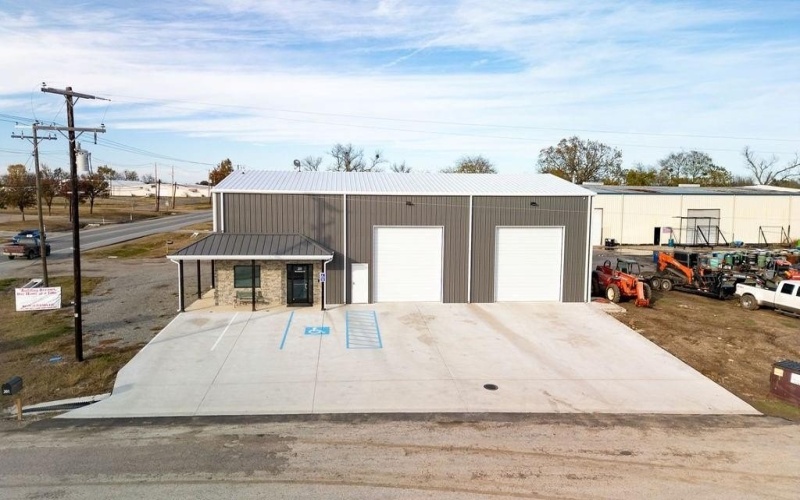 201 Industrial Street Highway, Bonham, TX 75418, ,Commercial Sale,En Venta,201 Industrial Street Highway,20793630