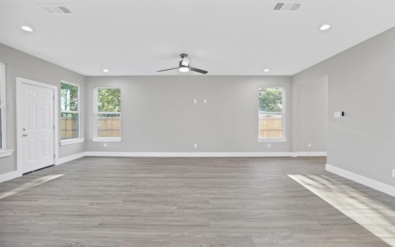1636 Elsie Faye Heggins, Dallas, TX 75215, 4 Bedrooms Bedrooms, ,2 BathroomsBathrooms,Residential,For Sale,1636 Elsie Faye Heggins,20789146