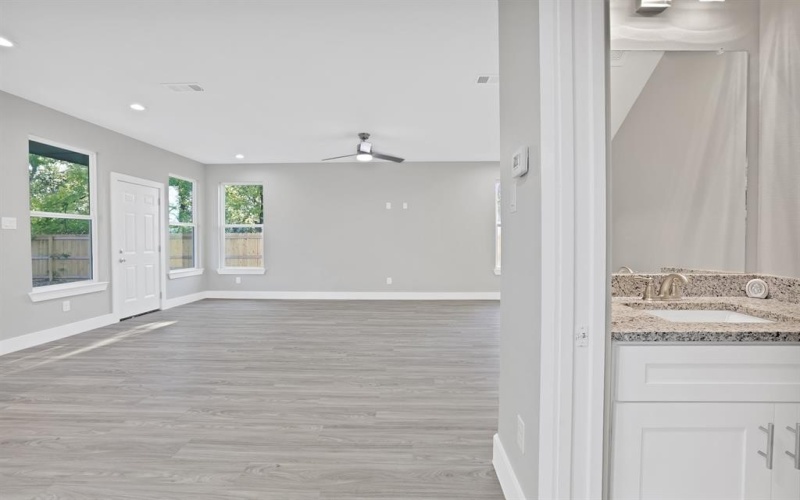 1636 Elsie Faye Heggins, Dallas, TX 75215, 4 Bedrooms Bedrooms, ,2 BathroomsBathrooms,Residential,For Sale,1636 Elsie Faye Heggins,20789146