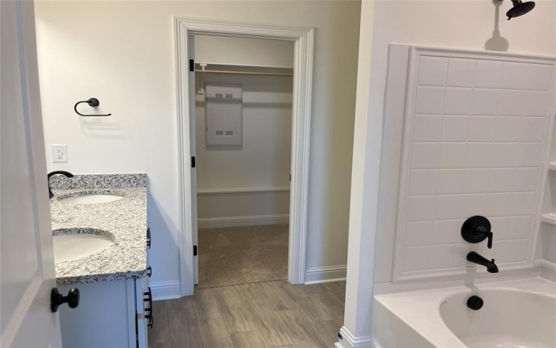 645 HILLTOP Circle, Shreveport, LA 71107, 3 Bedrooms Bedrooms, ,2 BathroomsBathrooms,Residential,For Sale,645 HILLTOP Circle,20789580