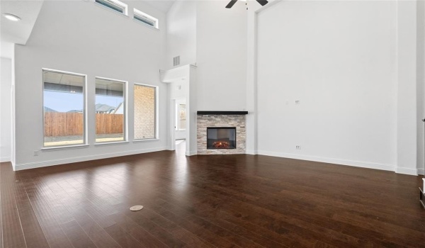 2109 Valencia Drive, Little Elm, TX 75068, 4 Bedrooms Bedrooms, ,3 BathroomsBathrooms,Residential,For Sale,2109 Valencia Drive,20789666