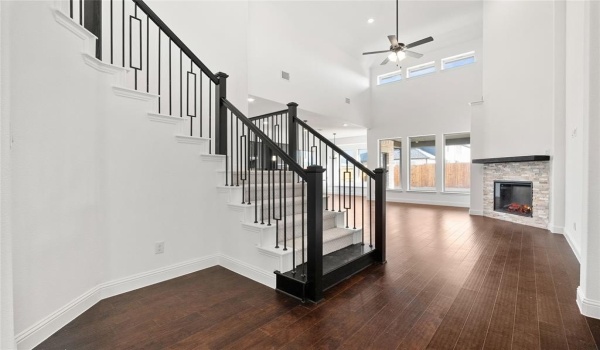 2109 Valencia Drive, Little Elm, TX 75068, 4 Bedrooms Bedrooms, ,3 BathroomsBathrooms,Residential,For Sale,2109 Valencia Drive,20789666