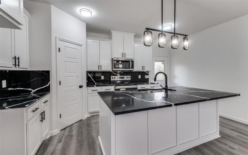 5610 Black Pine Circle, Granbury, TX 76048, 3 Bedrooms Bedrooms, ,2 BathroomsBathrooms,Residential,For Sale,5610 Black Pine Circle,20794562