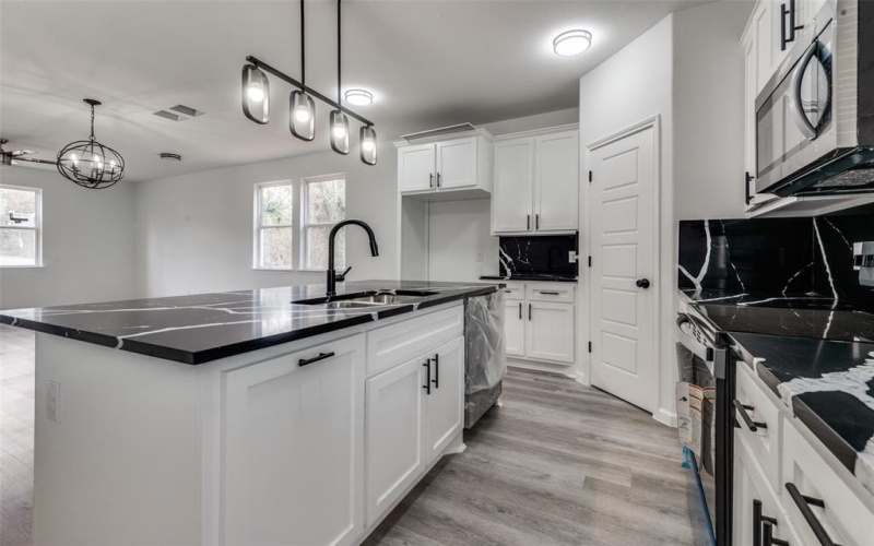 5610 Black Pine Circle, Granbury, TX 76048, 3 Bedrooms Bedrooms, ,2 BathroomsBathrooms,Residential,For Sale,5610 Black Pine Circle,20794562