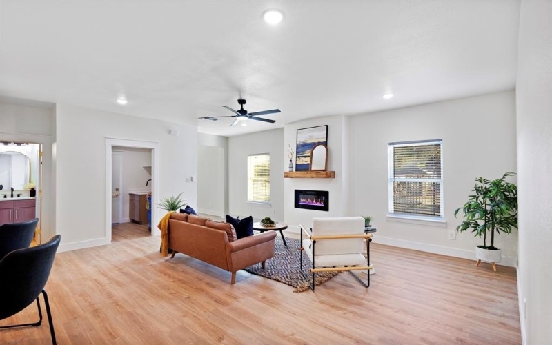1724 S Hughes Avenue, Fort Worth, TX 76105, 4 Bedrooms Bedrooms, ,3 BathroomsBathrooms,Residential,For Sale,1724 S Hughes Avenue,20789924