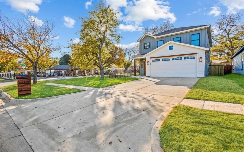 1724 S Hughes Avenue, Fort Worth, TX 76105, 4 Bedrooms Bedrooms, ,3 BathroomsBathrooms,Residential,For Sale,1724 S Hughes Avenue,20789924