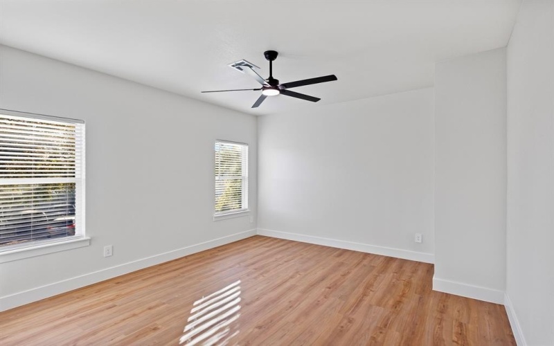 1724 S Hughes Avenue, Fort Worth, TX 76105, 4 Bedrooms Bedrooms, ,3 BathroomsBathrooms,Residential,For Sale,1724 S Hughes Avenue,20789924