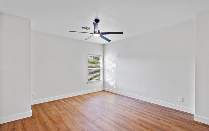 1724 S Hughes Avenue, Fort Worth, TX 76105, 4 Bedrooms Bedrooms, ,3 BathroomsBathrooms,Residential,For Sale,1724 S Hughes Avenue,20789924