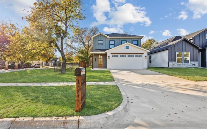 1724 S Hughes Avenue, Fort Worth, TX 76105, 4 Bedrooms Bedrooms, ,3 BathroomsBathrooms,Residential,For Sale,1724 S Hughes Avenue,20789924
