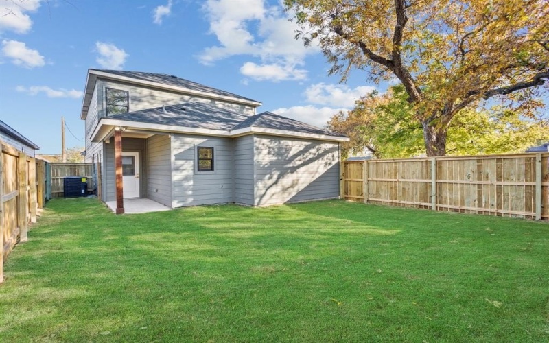 1724 S Hughes Avenue, Fort Worth, TX 76105, 4 Bedrooms Bedrooms, ,3 BathroomsBathrooms,Residential,For Sale,1724 S Hughes Avenue,20789924