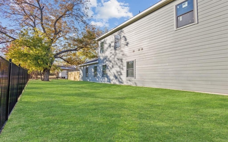 1724 S Hughes Avenue, Fort Worth, TX 76105, 4 Bedrooms Bedrooms, ,3 BathroomsBathrooms,Residential,For Sale,1724 S Hughes Avenue,20789924