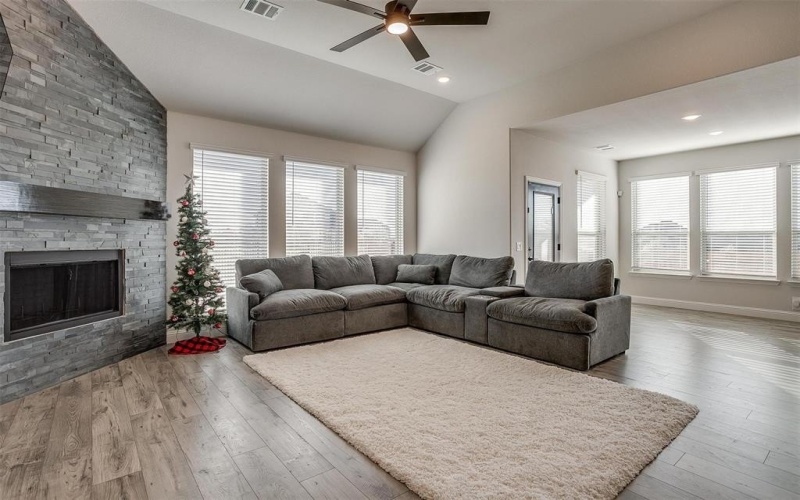 5214 Rowlan Row, Midlothian, TX 76065, 4 Bedrooms Bedrooms, ,2 BathroomsBathrooms,Residential,For Sale,5214 Rowlan Row,20790192