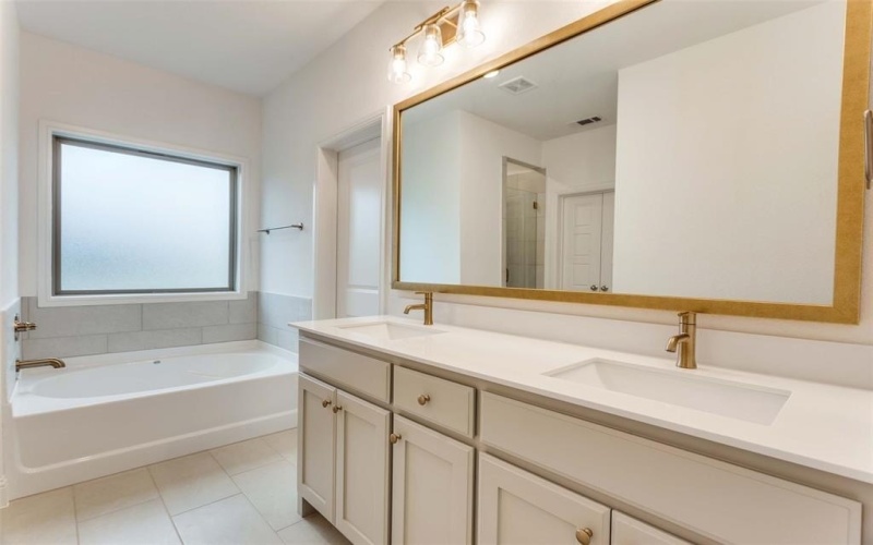 800 E Jockey, Willow Park, TX 76087, 4 Bedrooms Bedrooms, ,3 BathroomsBathrooms,Residential,For Sale,800 E Jockey,20794745