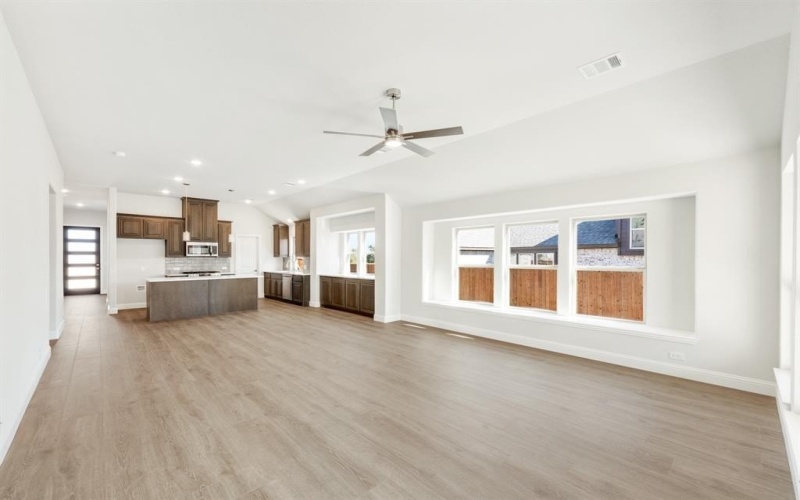116 Rosewood Drive, Glenn Heights, TX 75154, 4 Habitaciones Habitaciones , ,3 BañosBaños,Residential,En Venta,116 Rosewood Drive,20794827