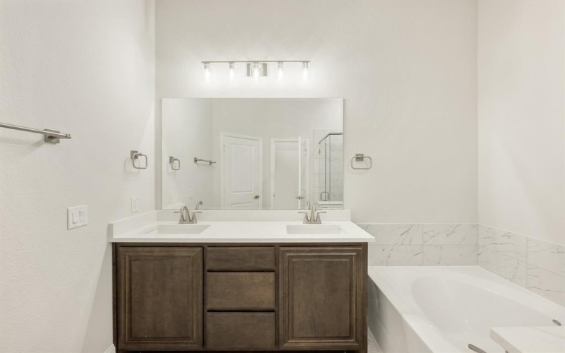 116 Rosewood Drive, Glenn Heights, TX 75154, 4 Habitaciones Habitaciones , ,3 BañosBaños,Residential,En Venta,116 Rosewood Drive,20794827
