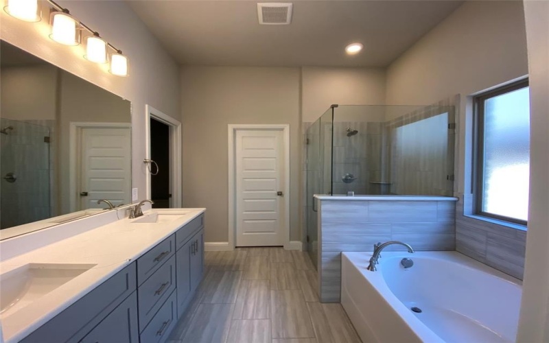 335 Cherbury Lane, Greenville, TX 75401, 4 Habitaciones Habitaciones , ,3 BañosBaños,Residential,En Venta,335 Cherbury Lane,20794928